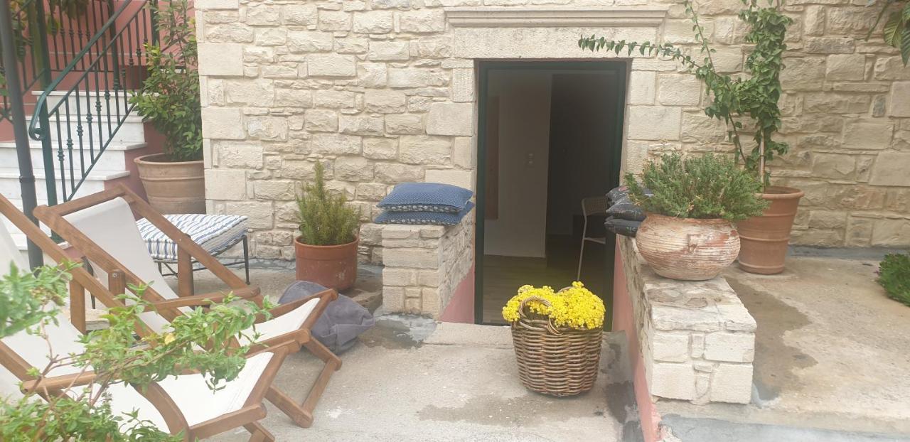 Arismari Apartment Moirai Bagian luar foto