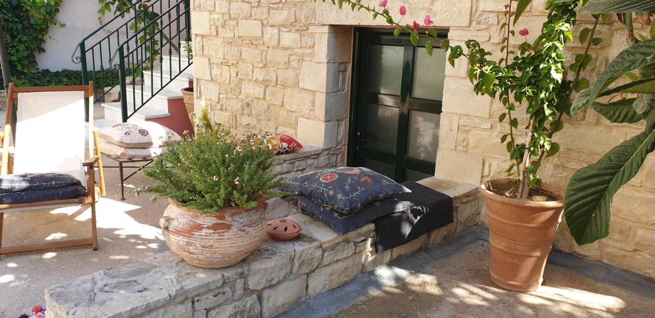 Arismari Apartment Moirai Bagian luar foto